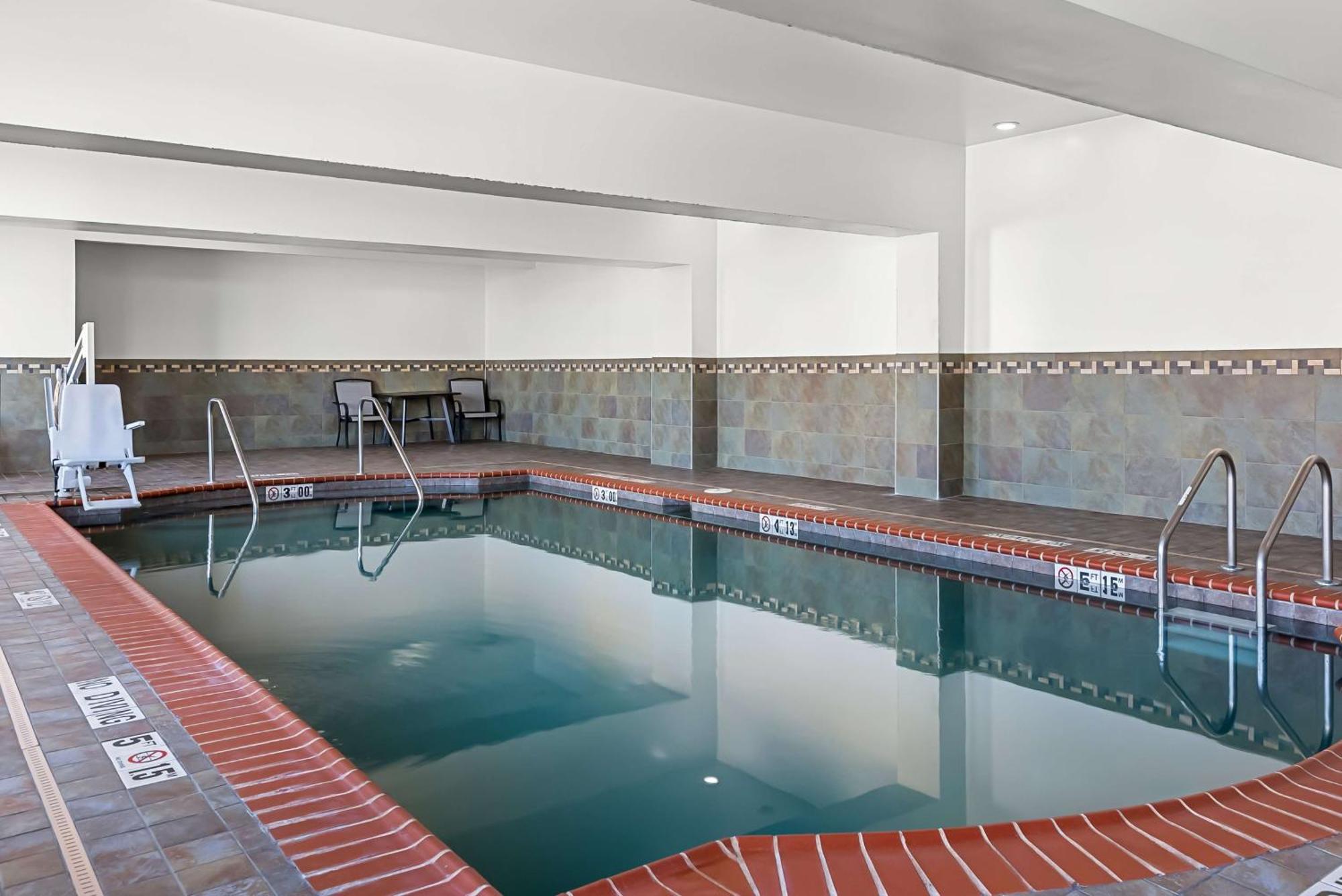 Best Western St. Louis Airport North Hotel & Suites Hazelwood Εξωτερικό φωτογραφία